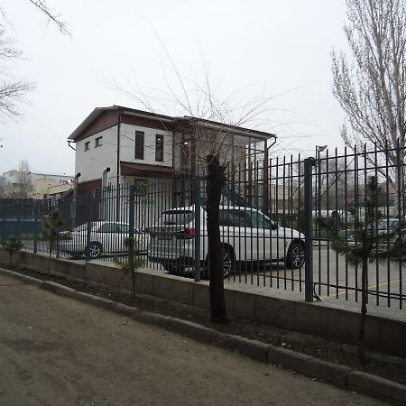 Hotel Tumar Bishkek Esterno foto