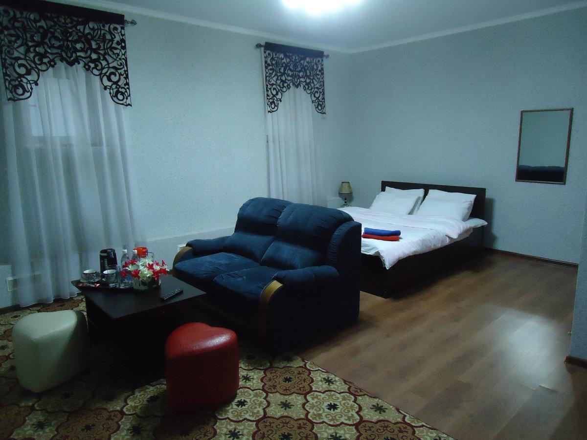 Hotel Tumar Bishkek Esterno foto