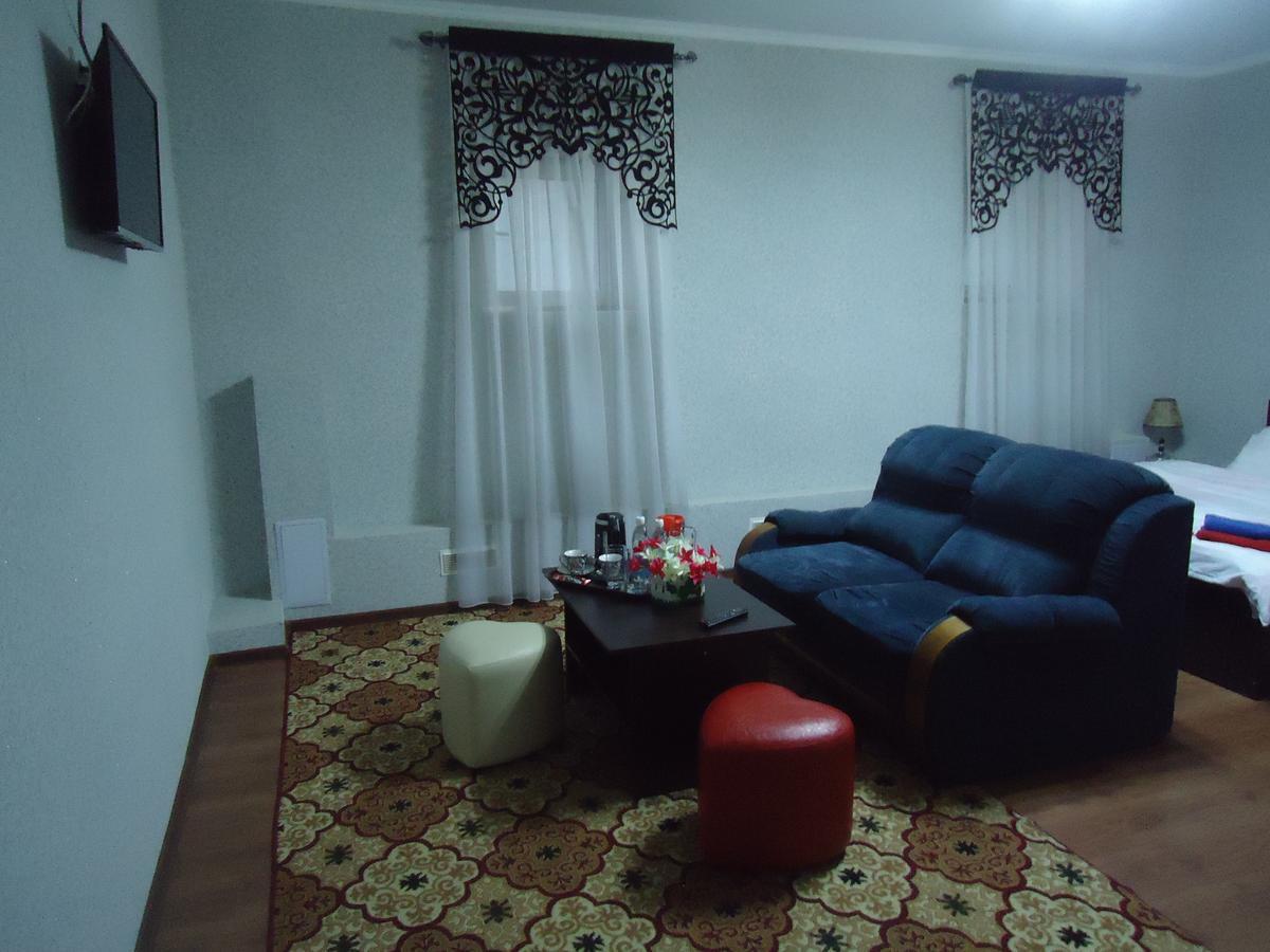 Hotel Tumar Bishkek Esterno foto