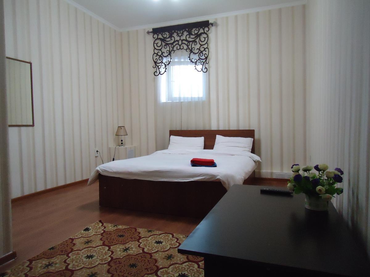 Hotel Tumar Bishkek Esterno foto