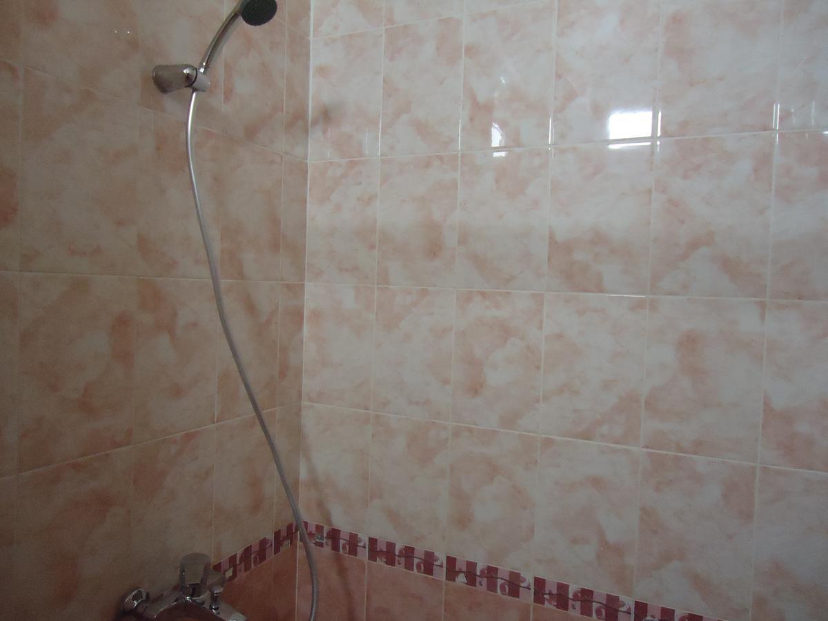 Hotel Tumar Bishkek Esterno foto