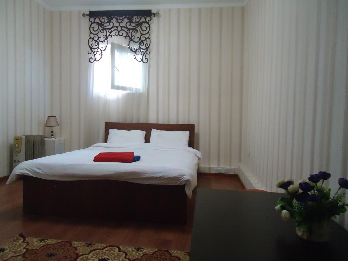 Hotel Tumar Bishkek Esterno foto