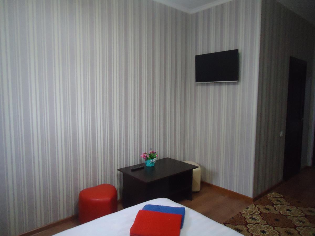 Hotel Tumar Bishkek Esterno foto