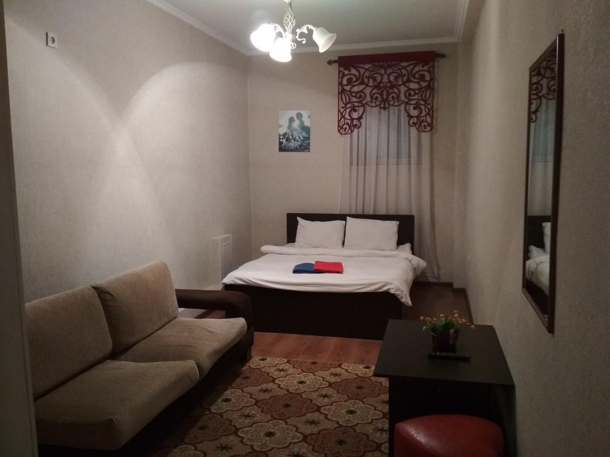 Hotel Tumar Bishkek Esterno foto
